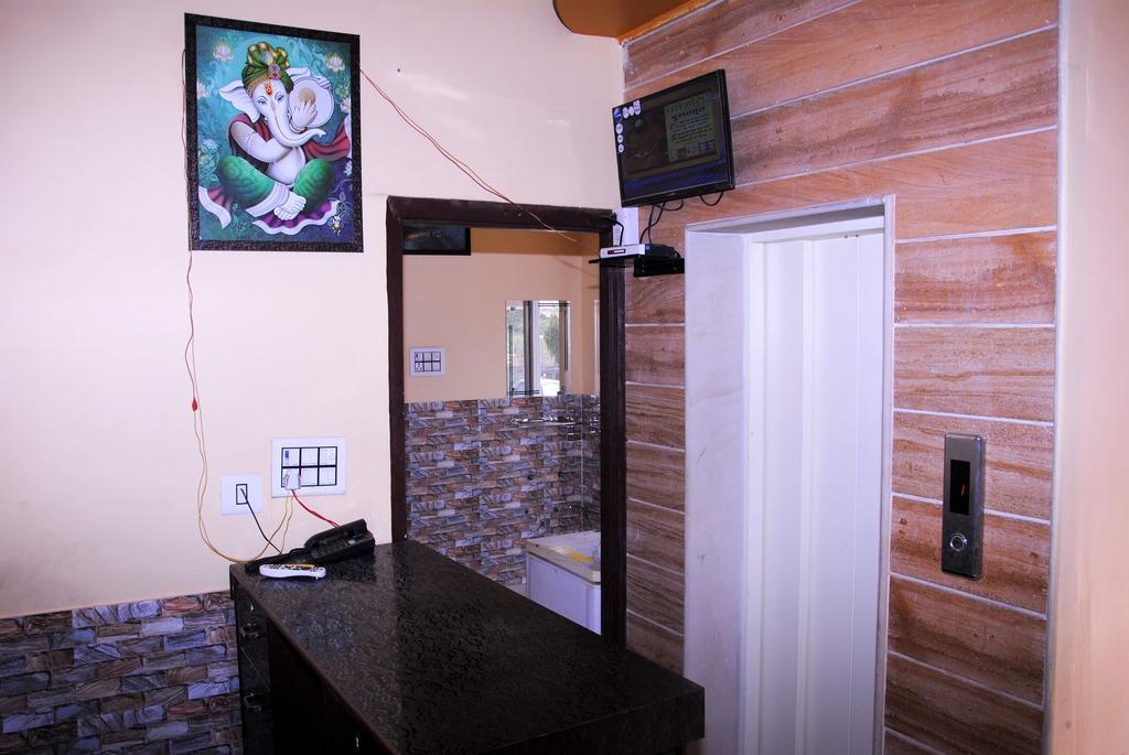 Meru Palace Guest House And Restaurant Tonk Экстерьер фото